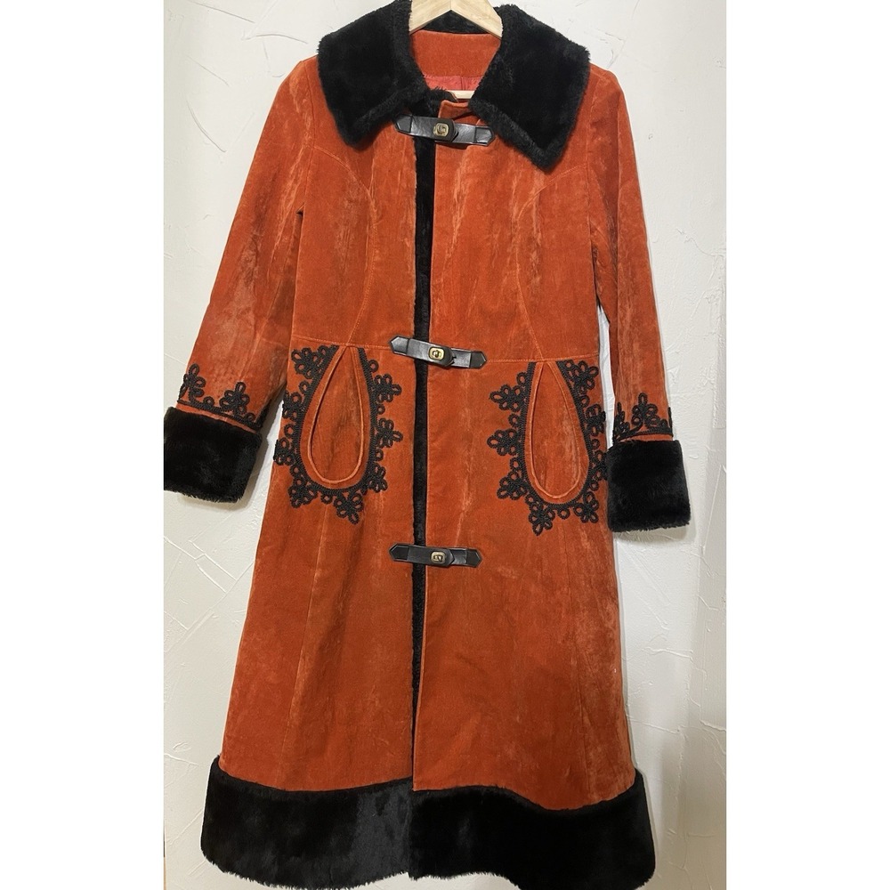 Vintage 60/70s ILGWU Faux Fur & Suede Women's Coat With Embroidered Pockets